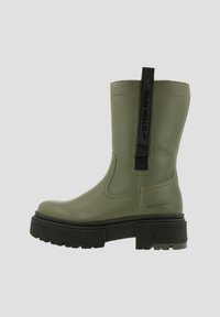 Groene rubberen enkelboot met een dikke zwarte platformzool en een gestructureerde grip. Beschikt over een zijhandvat met "G-Star Raw" branding.