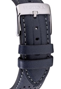 Melnā ādas pulksteņa josla ar teksturētu virsmu, sudraba metāla sprādze un kontrastējoša pelēka šuvuma. Iespējo daudzas regulēšanas caurumi.