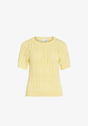 Żółty dziergany top z krótkim rękawem, okrągłym dekoltem i wzorzystym ażurowym wzorem, przedstawiony na płaskim białym tle.