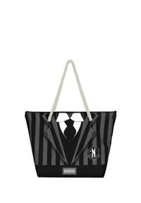 Sac fourre-tout noir et blanc conçu comme un smoking, avec des rayures verticales, un col blanc et une cravate, doté de poignées en corde beige et d'un détail de logo.