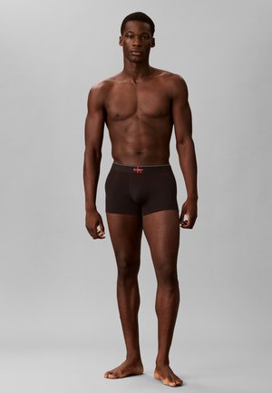 Calvin Klein Underwear, 3 PACK TRUNKS - GRAPHIC MONOGRAM COTTON - Боксерки - black/python black/goji berry/rio red