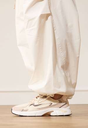 Manfield, MANFIELD BEIGEFARBENE SNEAKER - Trainers - beige