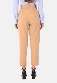 Ciabalù CINTURA - Pantaloni - cammello
