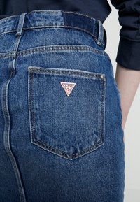 Guess Áčková sukně - blue denim