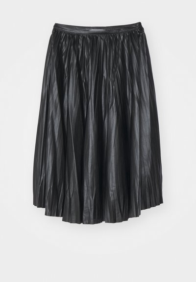 Fekete pliszírozott szoknya sima bőrből, rugalmas derékpánttal, függőleges vonalakkal és bővülő siluettel.