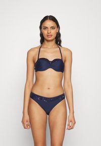 Mørkeblå bikiniset med rynket bandeau-top med paljettdekor og matchende bunn med dekorativ paljettkant.