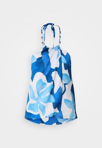 Haut à bretelles bleu et blanc avec de grands motifs floraux, un tissu texturé et des accents en perles au niveau du cou pour un détail supplémentaire.
