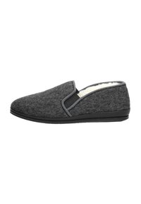 Grijze slip-on pantoffel met elastische zijkanten, zachte binnenvoering en zwarte rubberen zool. Eenvoudig ontwerp met een ronde neus.