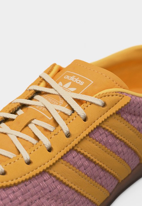 adidas GAZELLE LO PRO - Trainers - mauve/ice tangerine/off white — photo 7