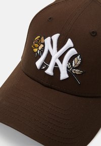 New Era NEUTRAL ROSE 9FORTY UNISEX - Cap - walnut