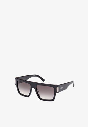 Mustat aurinkolasit, joissa on neliömäinen muotoilu, gradientti linssit ja hopeanväriset yksityiskohdat. Varressa on "MCM" logo.