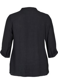 Blusa nera a maniche lunghe con colletto, realizzata in un tessuto testurizzato e con polsini bottonati, presenta un orlo leggermente curvato.