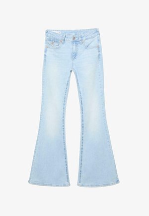 Lyseblå vidde jeans med forlommer, knaplukning, bæltestropper og diskret falming fra lår til knæ.