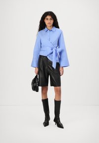 Selected Femme SLFVISTA - Short - black