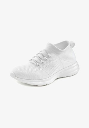 Baskets blanches en tissu tricoté, avec des lacets élastiques, un design low-top et une semelle texturée pour une meilleure adhérence. Bout arrondi et languette.