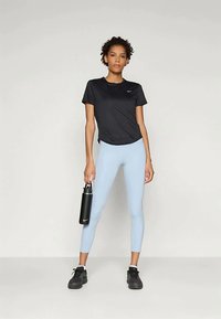 Nike Performance TEMPO TOP - Sportovní tričko - black/reflective silver