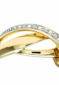 Aukso spalvos žiedas su persipinančiu dizainu, apipavidalintas mažiomis skaidriomis kristalais išilgai viršutinio krašto, suteikiantis papildomo detalumo.