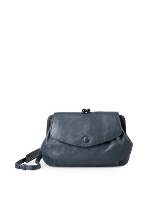 Dunkelblaue Leder-Umhängetasche mit Frontklappe und Knopfverschluss, verstellbarem Riemen und Metallverschluss oben.