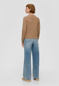 s.Oliver Trui - sandstein