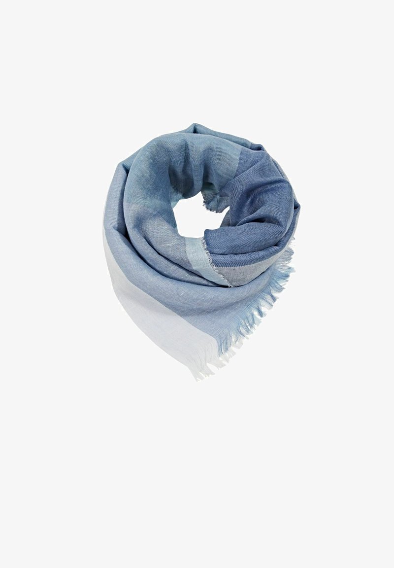 Écharpe dégradée bleu clair et bleu marine avec des bords à franges, pliée de manière compacte sur un fond blanc.