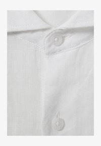 Unausgewählt, white