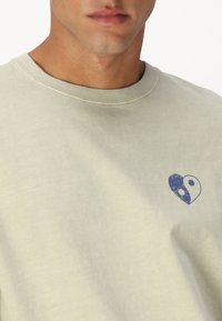 Samsøe Samsøe UNISEX - Camiseta estampada - abbey stone balance