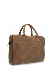 Borsa per laptop in suede marrone con due manici robusti, dotata di chiusura a zip e tasca frontale piatta per ulteriore spazio di archiviazione.