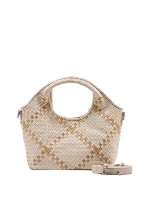 Sac à main beige tissé avec poignée circulaire découpée et bandoulière assortie amovible placée à côté sur fond blanc.