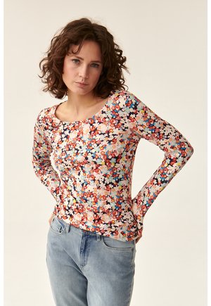 Top floreale a maniche lunghe con scollo rotondo, caratterizzato da una stampa multicolore su uno sfondo scuro. Tessuto morbido ed elastico; design aderente.