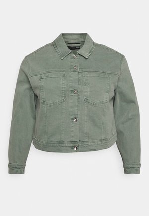 Grøn cropped denimjakke med lange ærmer, to brystlommer og metal knapper foran.
