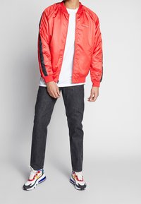 Nike Sportswear Bomberjacka - red
