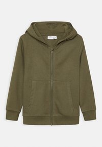 Olijfgroene zip-up hoodie gemaakt van zachte stof, met een capuchon, voorzakken en ribgebreide manchetten voor een comfortabele pasvorm.