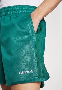 adidas Originals 80S SPRINT - Treniņtērpa apakšdaļas - collegiate green