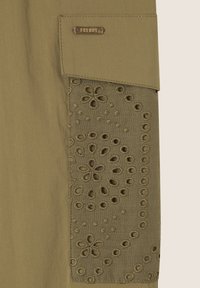 Freddy IN CON RICAMI SANGALLO SULLE TASCHE - Pantalones - aloe