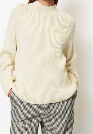 Sweter