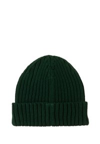 Zielona dzianinowa czapka typu beanie o prążkowanej fakturze i składanym mankiecie, z pionowymi wzorami ściegów na całej powierzchni.