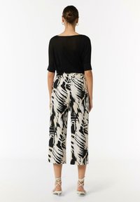 comma - Spodnie materiałowe