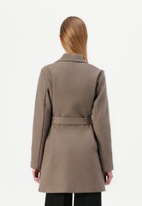 VILA VICOOLEY COLLAR BELT COAT - Abrigo corto - brown
