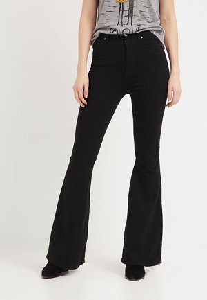 Vaqueros a campana - black denim