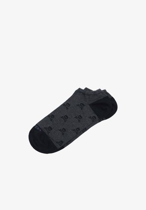 Calcetines tobilleros en negro y gris con un patrón de calaveras. Fabricados con un tejido suave y con puntera y talón reforzados.