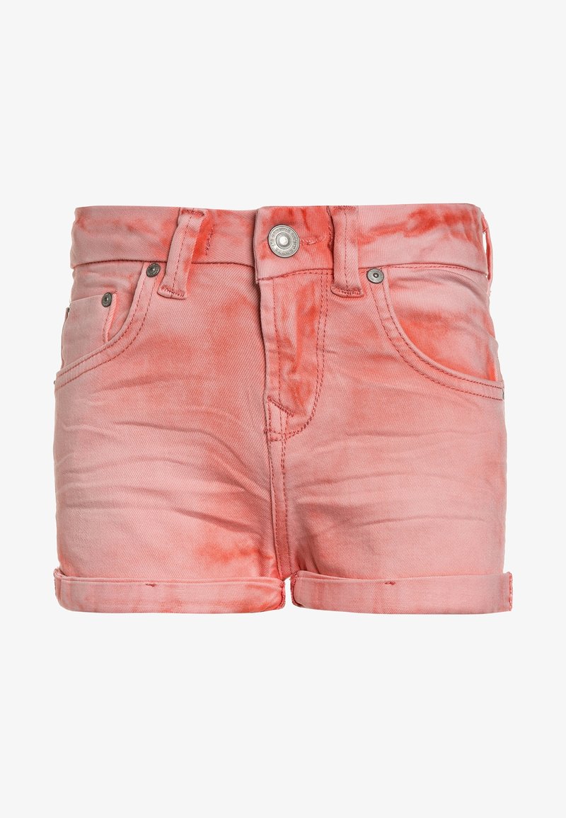 Shorts en denim rose avec un effet tie-dye délavé, présentant une fermeture à bouton, des poches avant et des revers au niveau de l'ourlet.