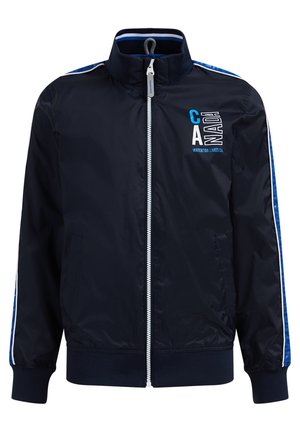 Mørkeblå lynlåsjakke med hvid og blå stribet kant på ærmer og ribstrikkede manchetter, med teksten "CANADA" og "WATERTON LAKES CA".