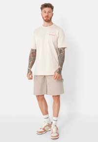 Sixth June CARPENTER - Jeansshort - beige