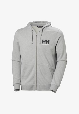 Grijze rits-hoodie van zacht materiaal, met een voorzak, een trekkoordkap en een bedrukt logo op de linkerkant van de borst.