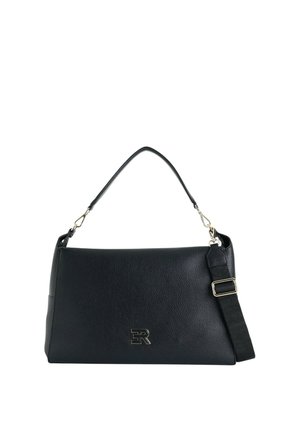 Borsa in pelle nera con finitura testurizzata, dotata di manico superiore e tracolla regolabile. Include un accento di logo metallico.