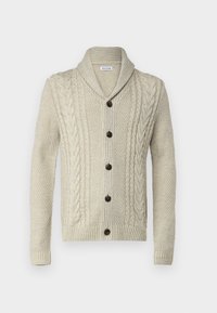 Pull en maille beige avec un col châle, présentant des motifs en torsades et texturés, cinq boutons marron et des poignets et un ourlet côtelés.