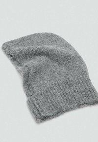 Gray knitted beanie hat made of soft wool, featuring a ribbed band at the bottom and a slightly slouchy top with a fuzzy texture.