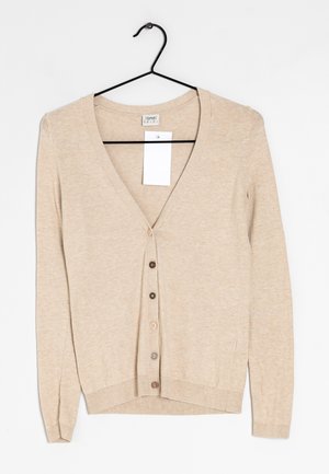 Beige, langärmlige Strickjacke mit V-Ausschnitt, fünf Knöpfen auf der Vorderseite, gerippten Bündchen und Saum, aus weichem, strukturiertem Stoff.