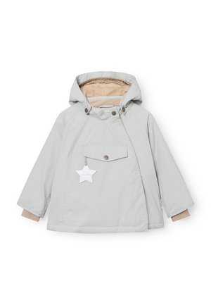 Veste gris clair avec capuche, comportant une poche avant, un doublure beige, des boutons pression et une étiquette en forme d'étoile. Matériau lisse et résistant à l'eau.