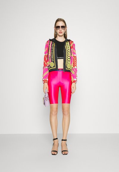 Versace Jeans Couture PANEL CHAINS PEARLS - Лятно яке - light red